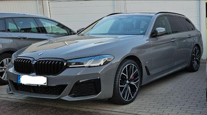 Grau Gebraucht 2021 BMW 540 Shadowline Kombi | 50.500 € - Bild 1/4