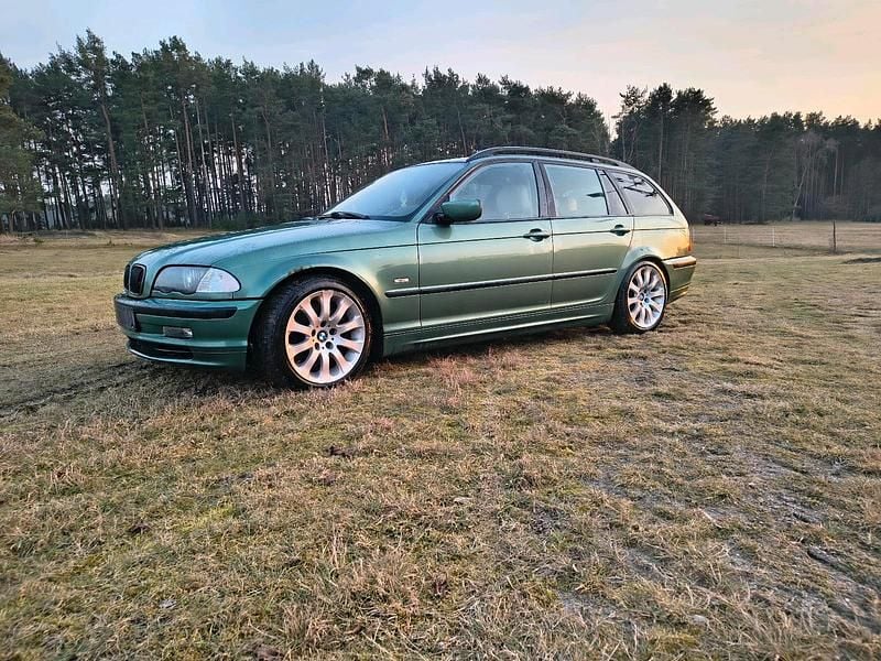 Gebraucht BMW 330 231 PS (169 kW) 2001 Grün Kombi