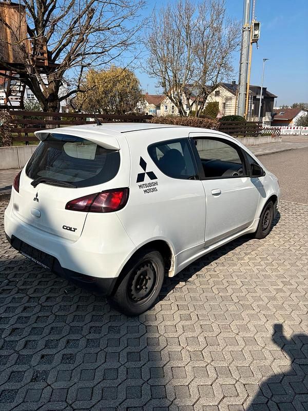 Gebraucht Mitsubishi Colt 75 PS (55 kW) 2012 Weiß Kleinwagen