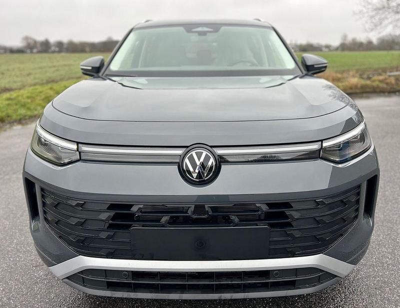 Neu VW Tayron 150 PS (110 kW) 2026 Grau SUV