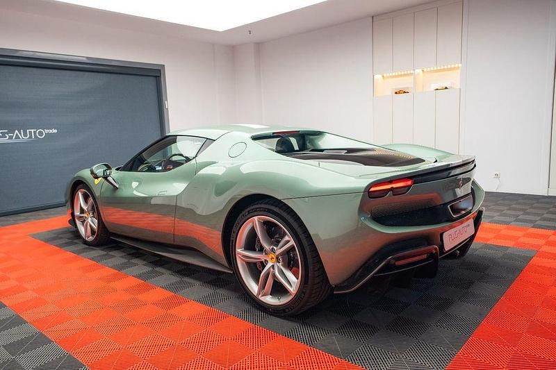 Gebraucht Ferrari 296 829 PS (609 kW) 2024 Grün