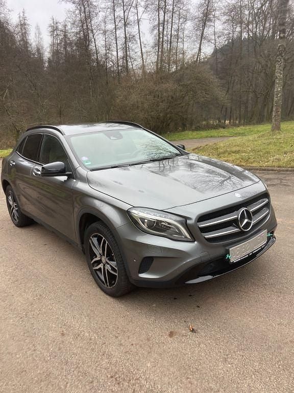 Gebraucht Mercedes GLA200 156 PS (114 kW) 2016 Grau SUV