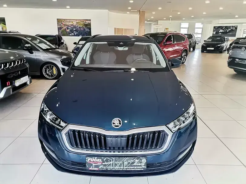 Gebraucht Skoda Octavia Clever 150 PS (110 kW) 2021 Lavablau metallic Kombi