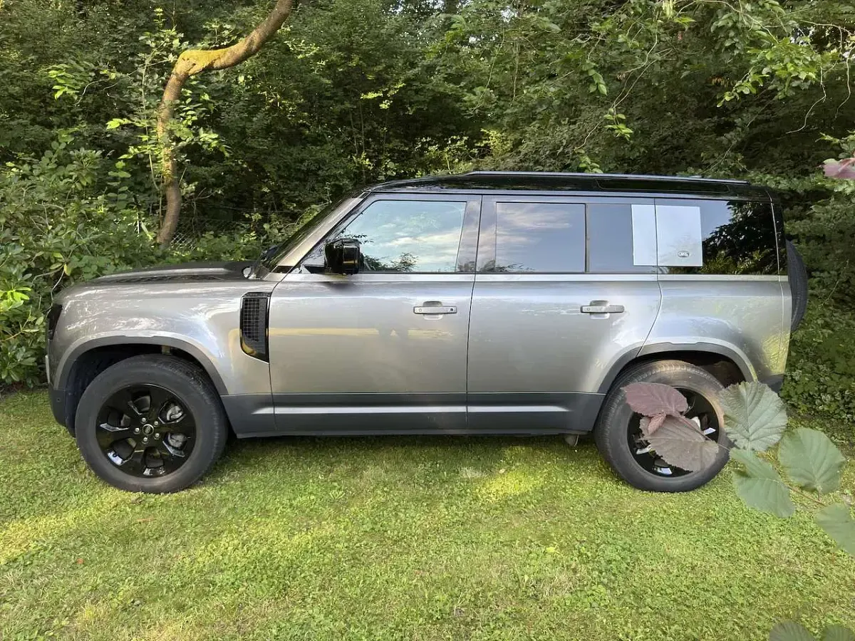 Gebraucht Land Rover Defender SE 249 PS (183 kW) 2021 Eiger grey (metallic) SUV