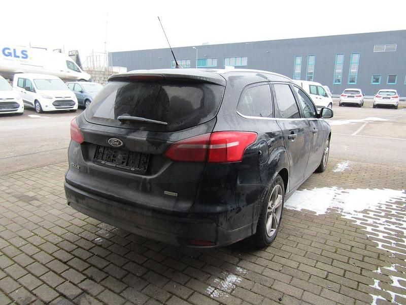 Gebraucht Ford Focus Titanium 125 PS (91 kW) 2015 Schwarz Limousine