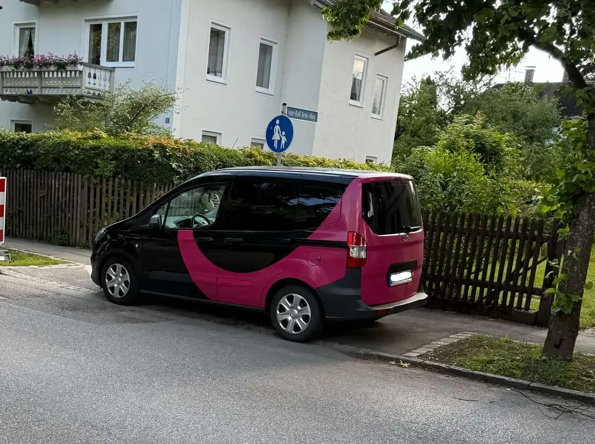 Gebraucht Ford Transit Trend 101 PS (74 kW) 2019 Schwarz Kombi