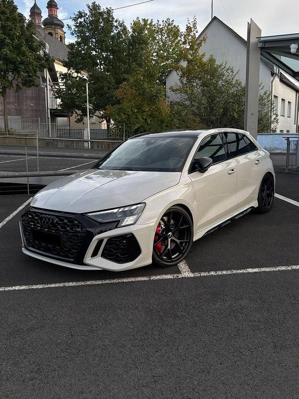 Andere farben Gebraucht 2023 Audi RS3 Premium Limousine | 57.500 € (Fairer Preis) - Bild 1/4