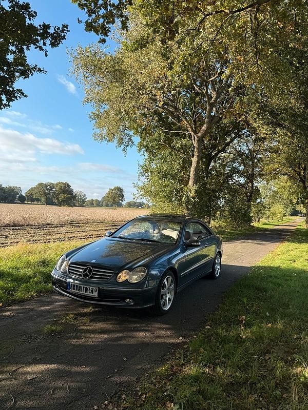 Blau Gebraucht 2003 Mercedes CLK240 Elegance Coupé | 3.500 € (Teuer) - Bild 1/4