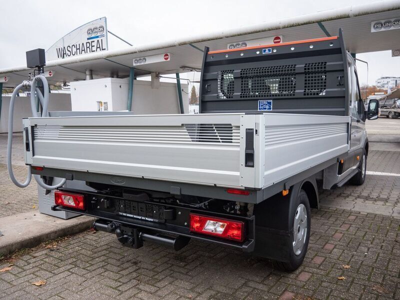 Gebraucht Ford Transit Trend 170 PS (125 kW) 2024 Polar silber Limousine