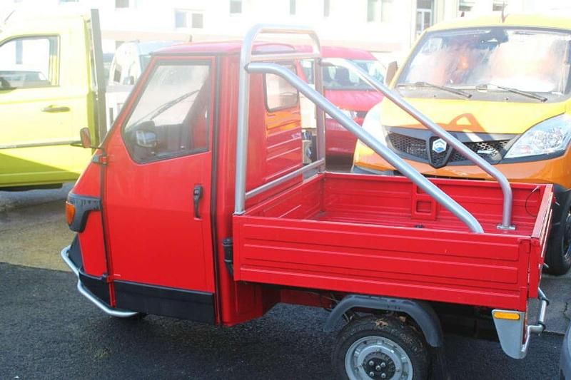 Nouă Piaggio APE 2025 Roșu SUV