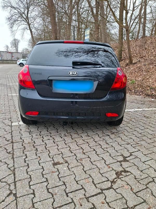Gebraucht Kia Ceed 105 PS (77 kW) 2009 Schwarz Kleinwagen