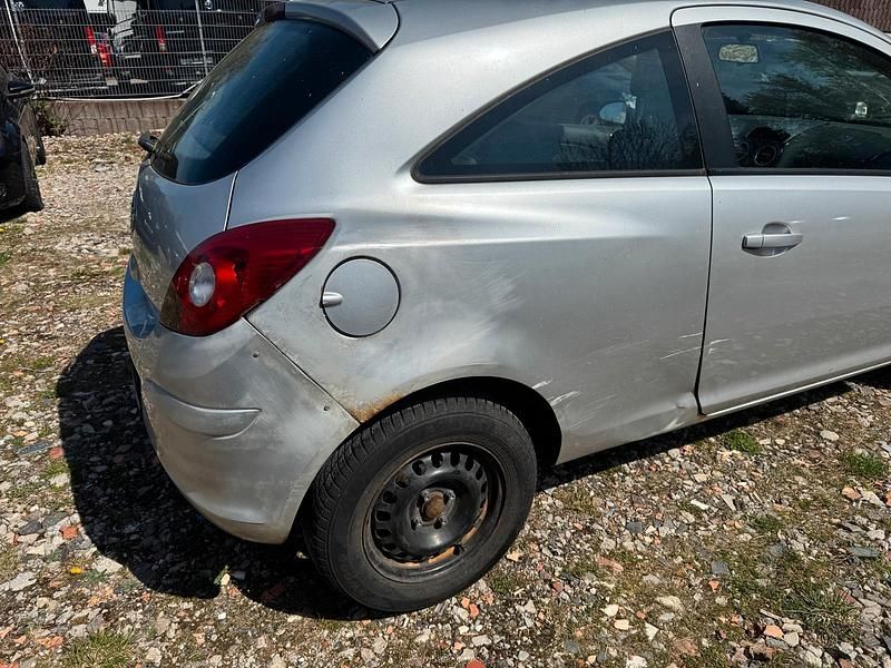 Gebraucht Opel Corsa 80 PS (58 kW) 2009 Silber Kleinwagen