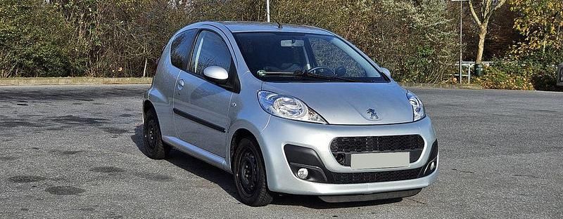 Silber Gebraucht 2012 Peugeot 107 Kleinwagen | 6.499 € (Guter Preis) - Bild 1/4