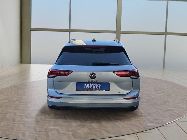 Gebraucht VW Golf VIII 131 PS (96 kW) 2021 Silber Kombi