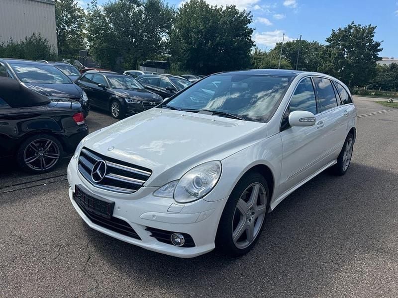 Weiß Gebraucht 2009 Mercedes R500 AMG line Van / Kleinbus | 9.379 € (Superpreis) - Bild 1/4