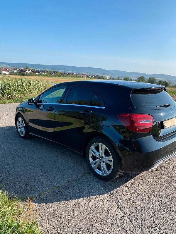 Gebraucht Mercedes A180 109 PS (80 kW) 2017 Schwarz Kombi