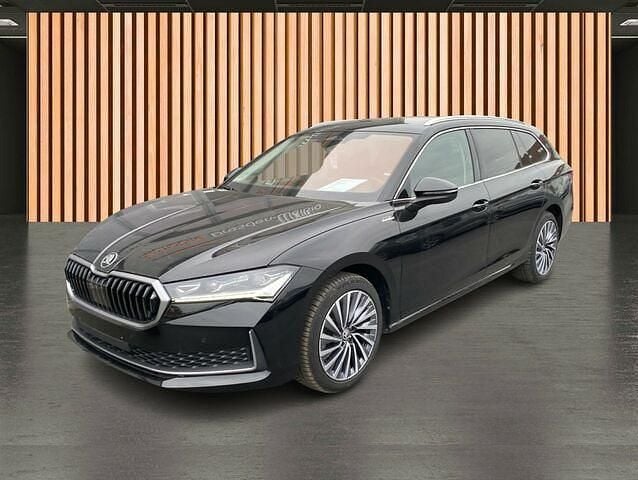 Gebraucht Skoda Superb LAURIN & KLEMENT 150 PS (110 kW) 2024 Onyxschwarz Kombi