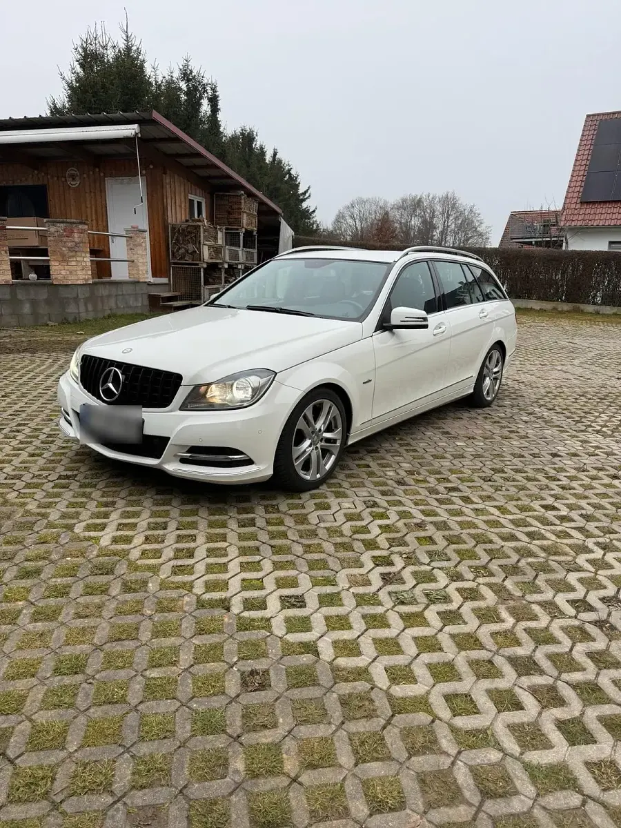 Gebraucht Mercedes C180 156 PS (114 kW) 2012 Weiß Kombi