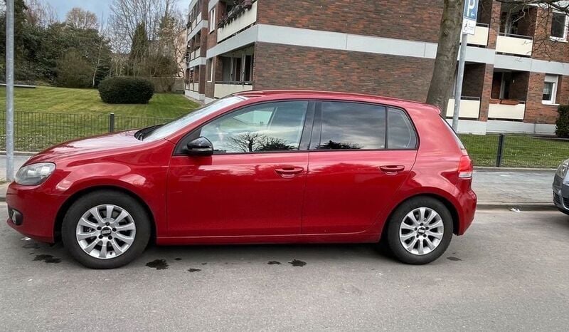 Second-hand VW Golf VI 105 CP (77 kW) 2011 Roșu Hatchback