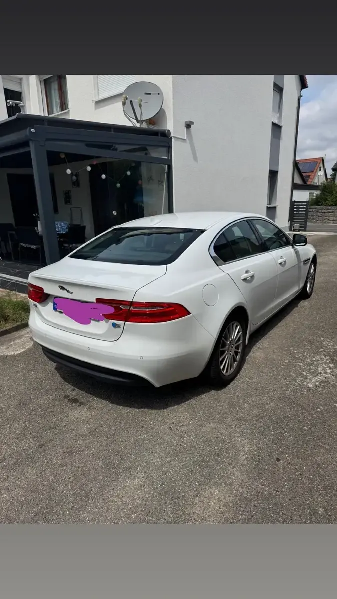 Gebraucht Jaguar XE 163 PS (119 kW) 2015 Weiß Limousine