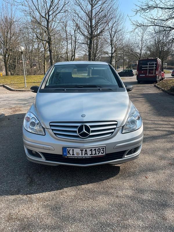 Silber Gebraucht 2006 Mercedes B150 Van / Kleinbus | 4.000 € (Fairer Preis) - Bild 1/4