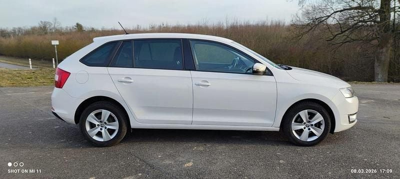 Gebraucht Skoda Rapid Active 90 PS (66 kW) 2015 Weiß Kleinwagen