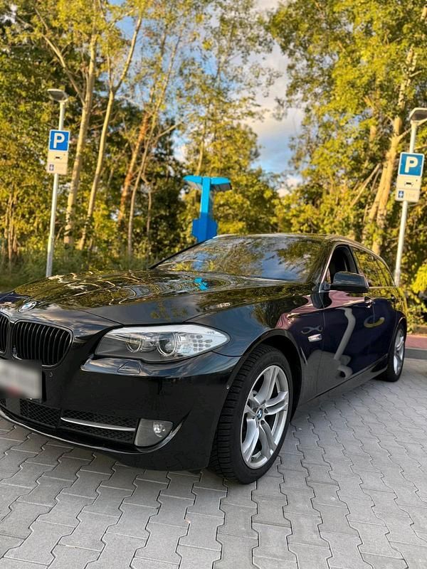 Schwarz Gebraucht 2011 BMW 530 Kombi | 9.200 € (Teuer) - Bild 1/4