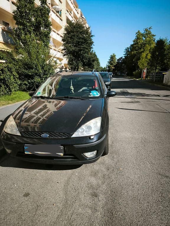 Schwarz Gebraucht 2002 Ford Focus Ghia Kombi | 600 € (Guter Preis) - Bild 1/4