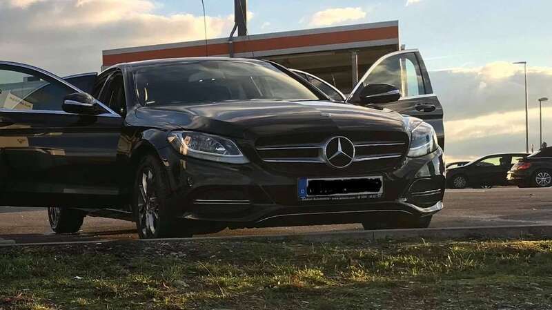 Schwarz Gebraucht 2015 Mercedes C200 Avantgarde Limousine | 13.900 € (Fairer Preis) - Bild 1/4