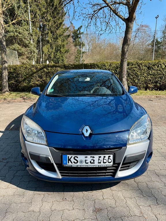 Gebraucht Renault Mégane III Dynamique 110 PS (80 kW) 2009 Blau Coupé