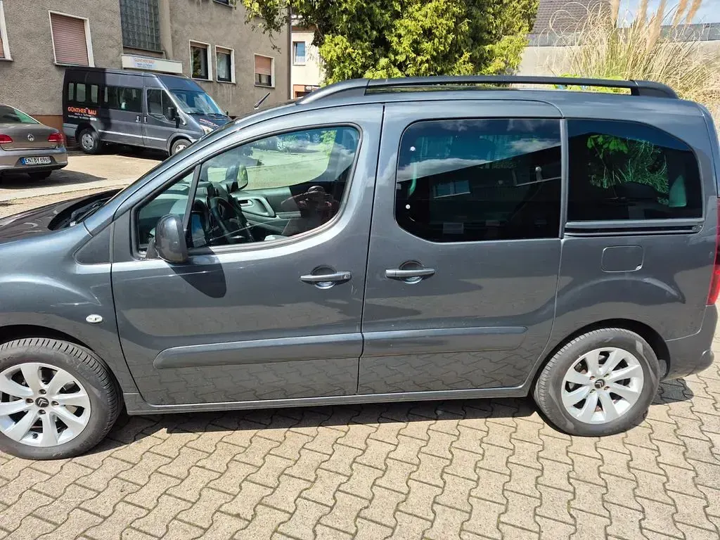 Gebraucht Citroën Berlingo PureTech 110 PS (80 kW) 2017 Grau Van / Kleinbus