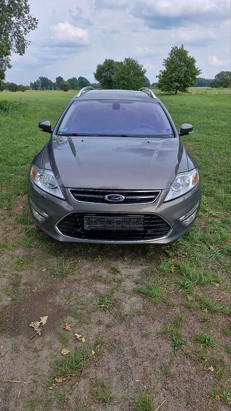 Braun Gebraucht 2011 Ford Mondeo Kombi | 5.999 € (Teuer) - Bild 1/4