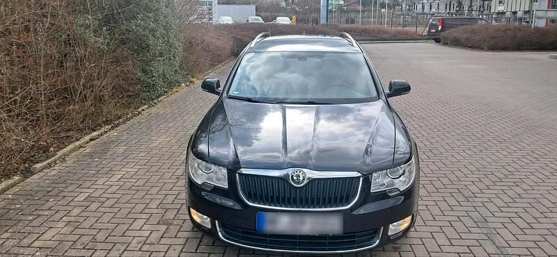 Gebraucht Skoda Superb 2012 Schwarz Kombi