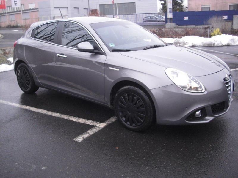 Andere farben Gebraucht 2014 Alfa Romeo Giulietta Veloce Kleinwagen | 6.299 € (Superpreis) - Bild 1/4