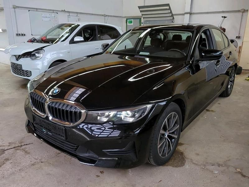 Schwarz ii Gebraucht 2020 BMW 330e Advantage Limousine | 28.990 € - Bild 1/4