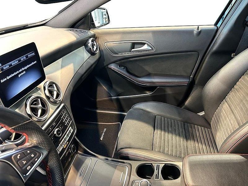 Gebraucht Mercedes GLA250 AMG 211 PS (155 kW) 2019 Metalliclack kosmosschwarz SUV