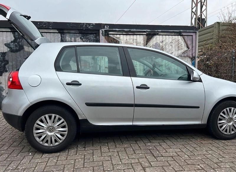 Gebraucht VW Golf V 115 PS (84 kW) 2004 Silber Kleinwagen