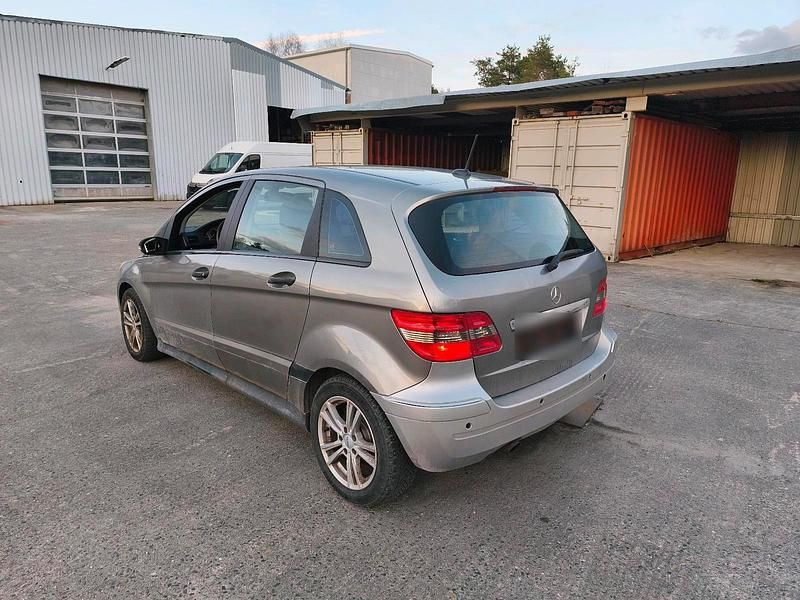 Gebraucht Mercedes B180 109 PS (80 kW) 2007 Grau Van / Kleinbus