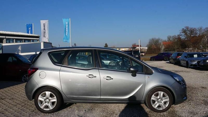 Gebraucht Opel Meriva 140 PS (102 kW) 2014 Silbersee/perl silber Van / Kleinbus