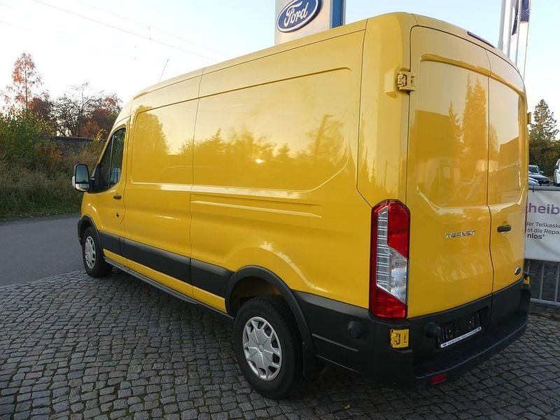 Gebraucht Ford Transit Trend 131 PS (96 kW) 2022 Gelb Limousine