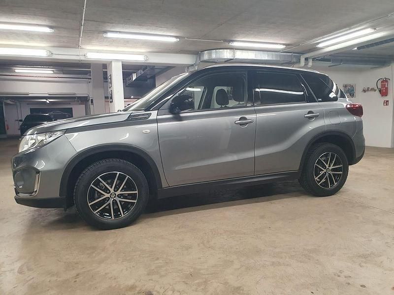 Gebraucht Suzuki Vitara Comfort 140 PS (102 kW) 2019 Grau SUV