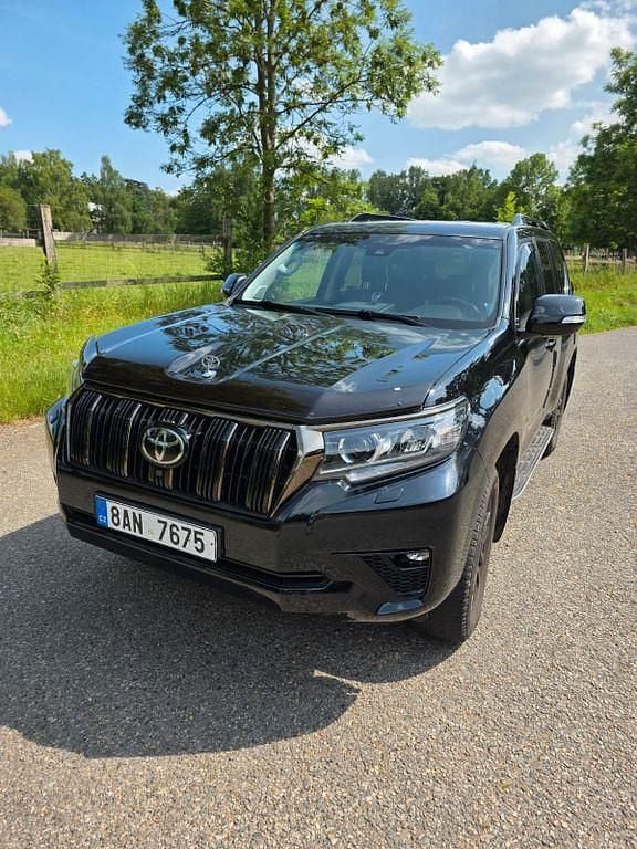 Schwarz Gebraucht 2021 Toyota Land Cruiser SUV | 43.990 € - Bild 1/4