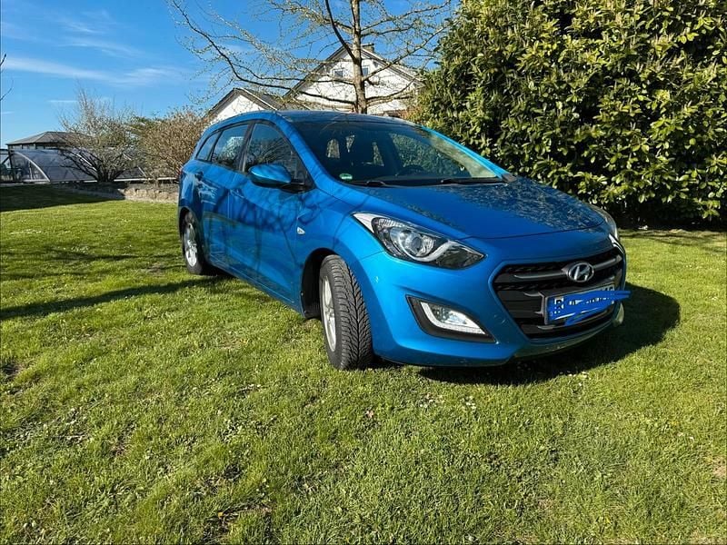 Second-hand Hyundai i30 120 CP (88 kW) 2017 Albastru Break
