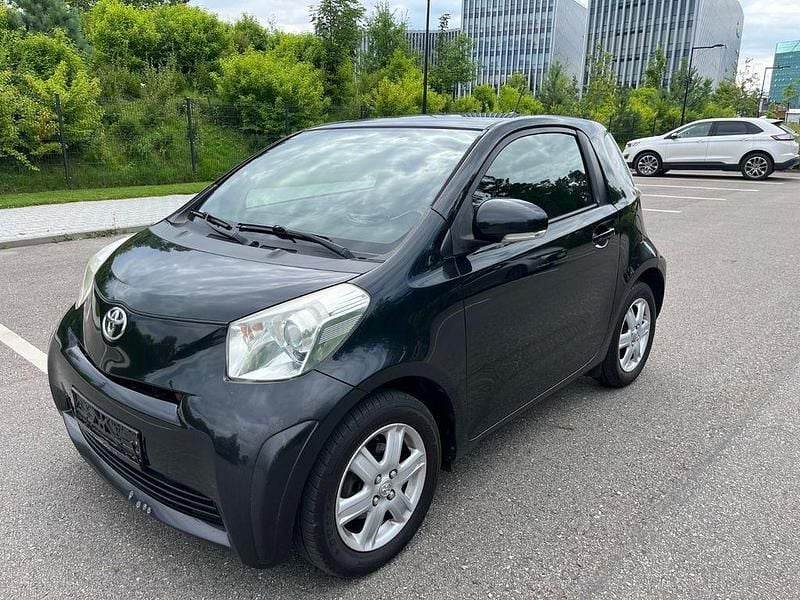 Schwarz Gebraucht 2009 Toyota iQ Kleinwagen | 2.600 € (Etwas zu teuer) - Bild 1/4
