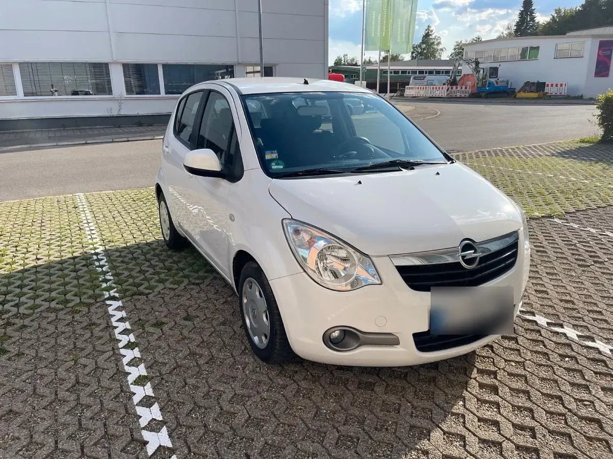 Gebraucht Opel Agila 65 PS (47 kW) 2011 Weiß Kleinwagen
