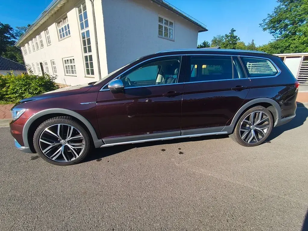Gebraucht VW Passat Alltrack 220 PS (161 kW) 2018 Rot Kombi