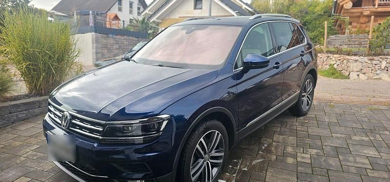 Blau Gebraucht 2020 VW Tiguan Highline SUV | 26.500 € (Superpreis) - Bild 1/4