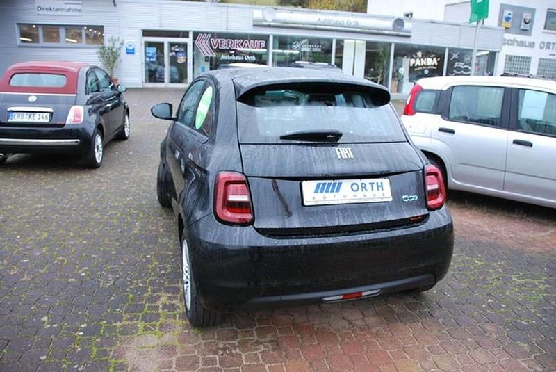 Gebraucht Fiat 500e Action 69 kW (95 PS) 2022 (onyx schwarz) Limousine