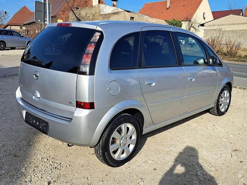 Gebraucht Opel Meriva Cosmo 105 PS (77 kW) 2006 Starsilber iii m2 Van / Kleinbus