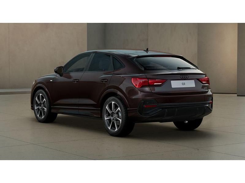 Gebraucht Audi Q3 Sportback S-Line 245 PS (180 kW) 2024 Rot SUV